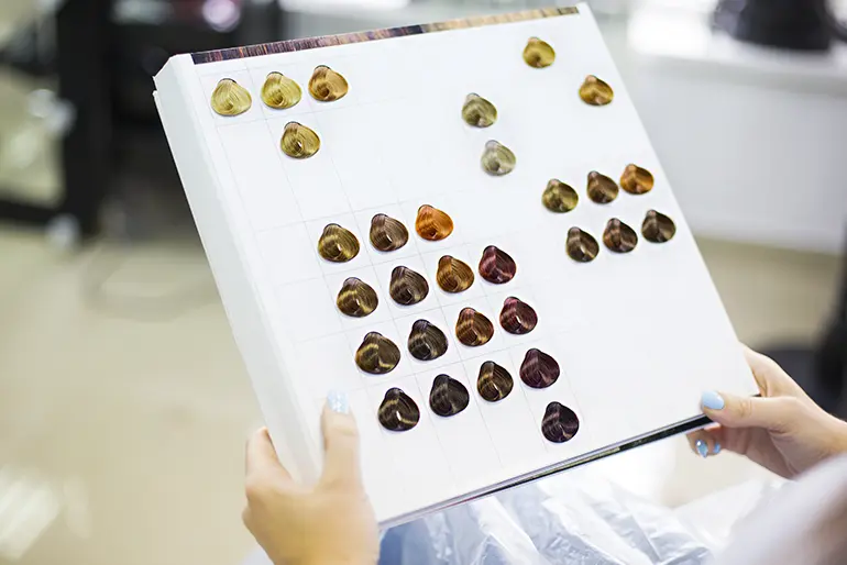 Carta de color tintes en peluquería